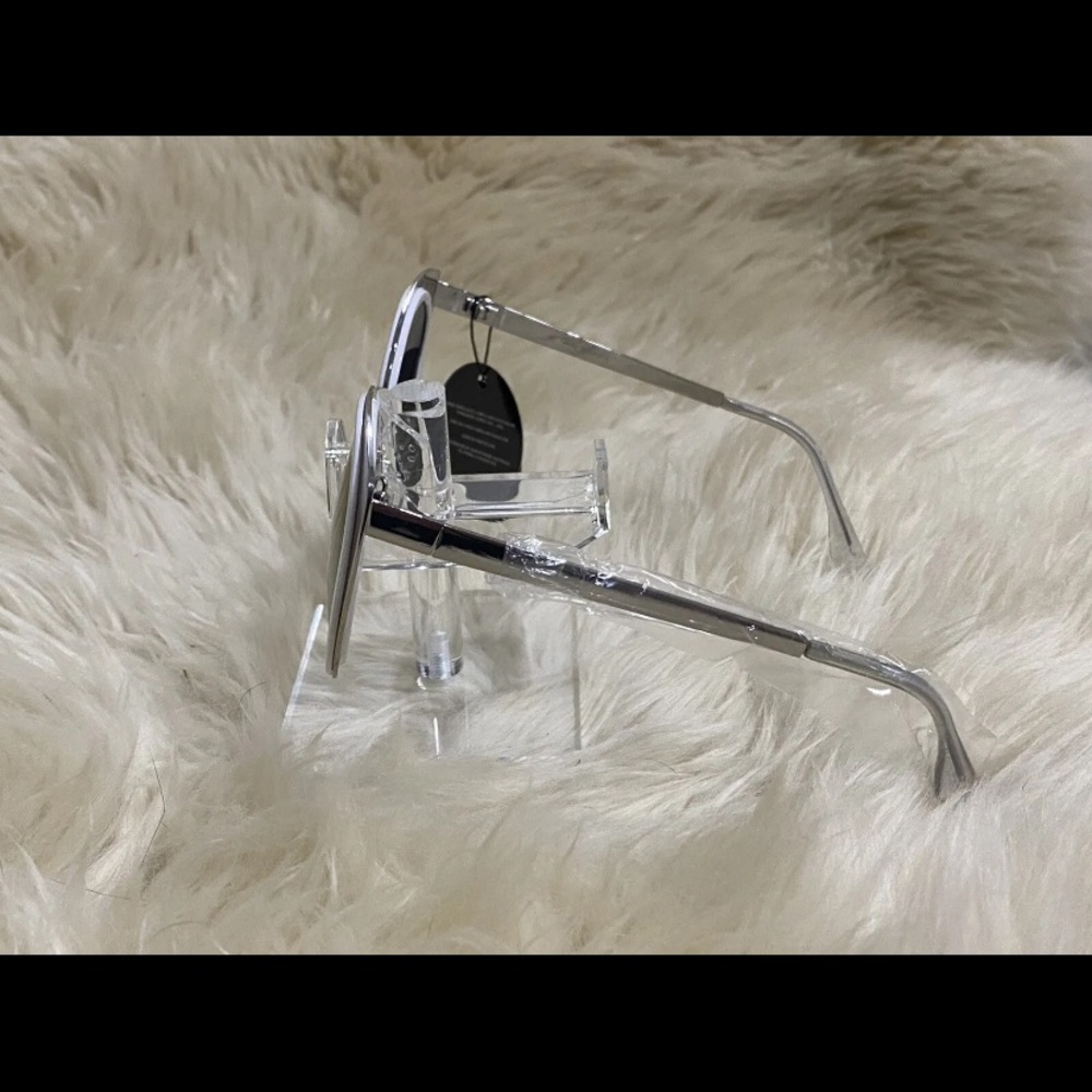Quay Girly Talk Sunglasses - Picture 13 of 16